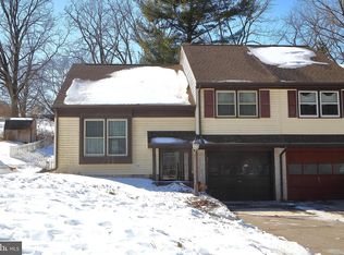 234 N 11th St, Akron, PA 17501