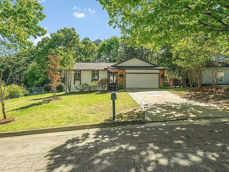 4 bed, 2100 sqft, $2,300 — Photo 4