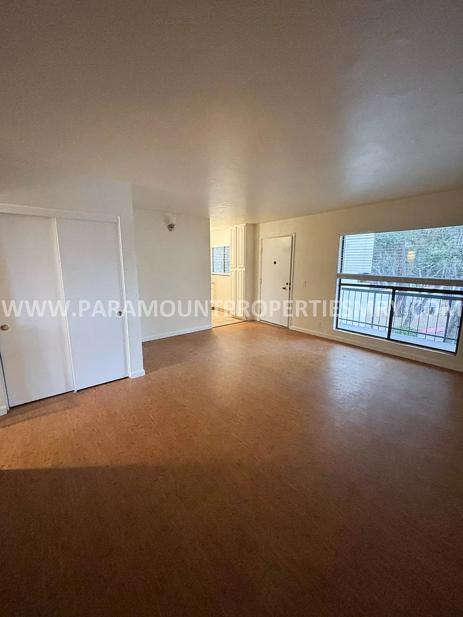 Building Photo - 500 Glenwood Cir #528