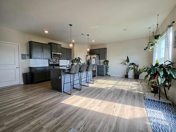 4th image of 120 Linzi Way