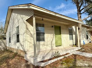 67 Josie Rd, Mary Esther, FL 32569