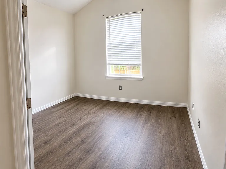 1918 High Meadow Dr — Photo 6