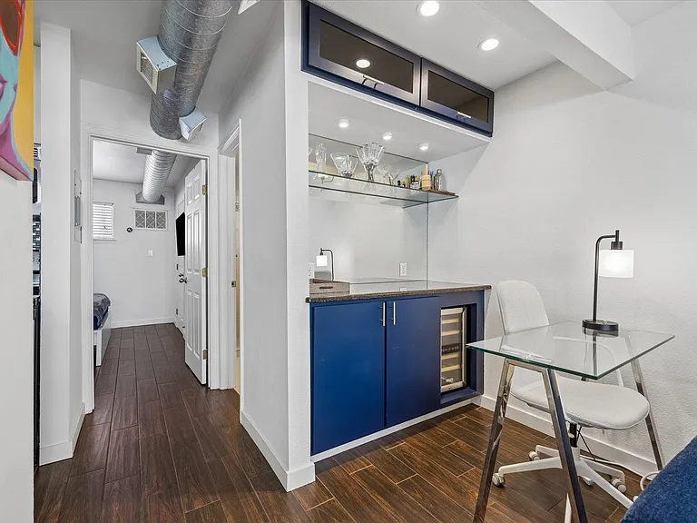 1510 W 6th St #206 — Photo 4