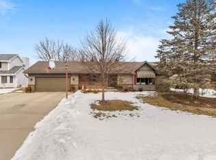 2936 W Roselawn Dr, Appleton, WI 54914