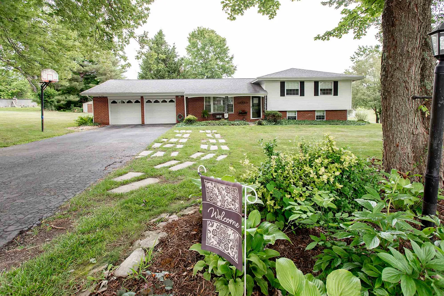 211 Lori Ln photo 1