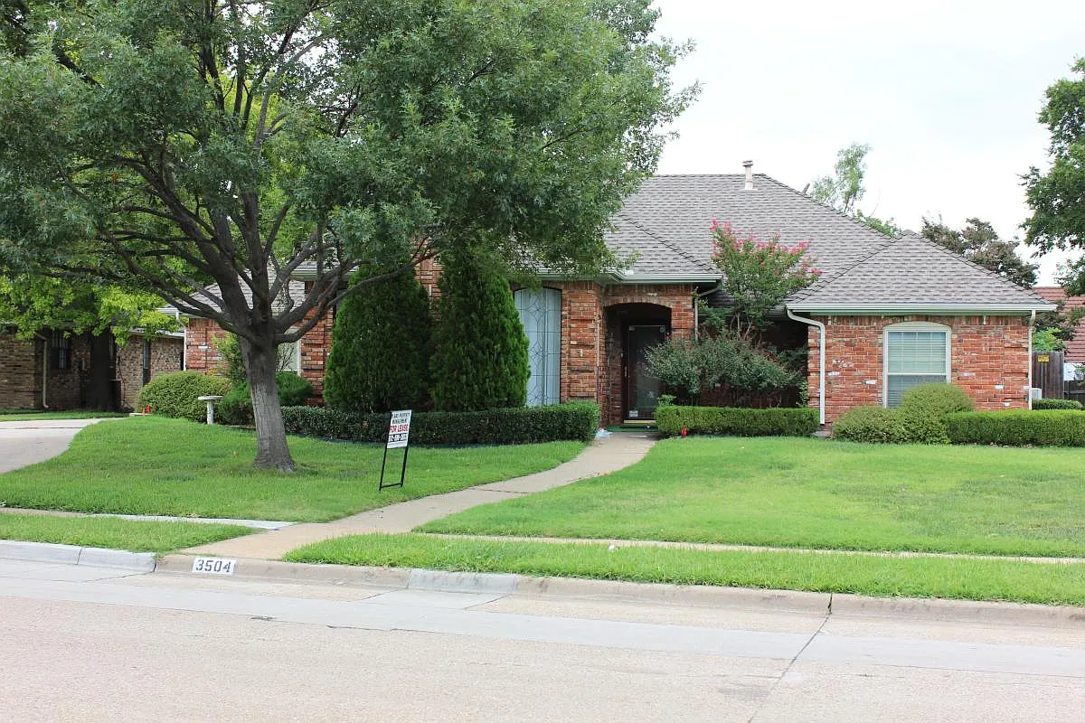 4 bed, 2061 sqft, $2,600 — Photo 1