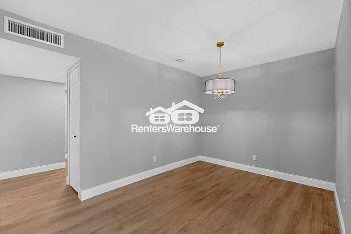 1004 Whitehall Dr — Photo 22