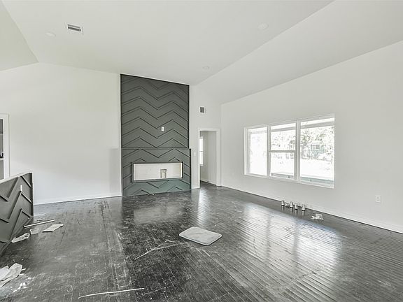 2nd image of 209 Leago St