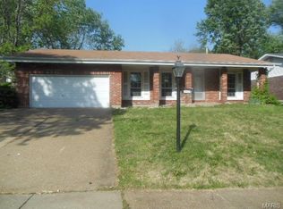 11776 Macrinus Dr, Florissant, MO 63033