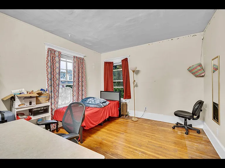 125 Winspear Ave — Photo 8