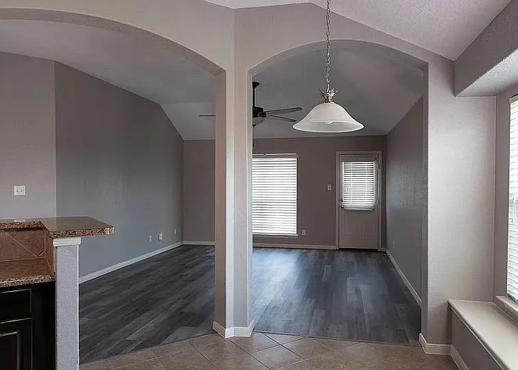7703 Redstone Mnr — Photo 4
