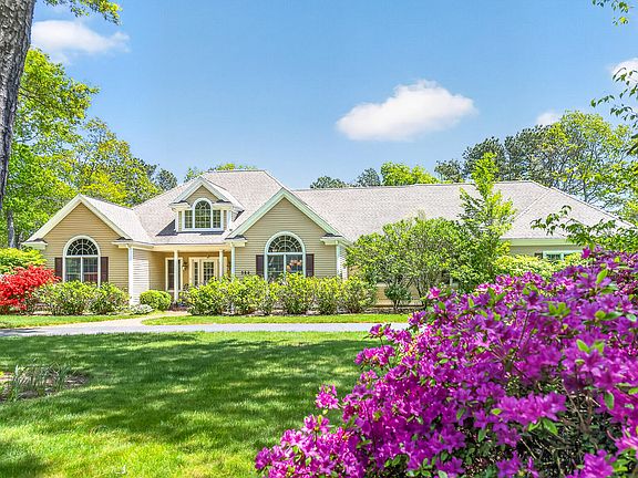 3rd image of 382 Falmouth Woods Road