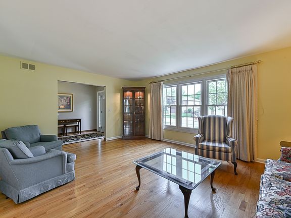 4th image of 2328 Richmond Dr