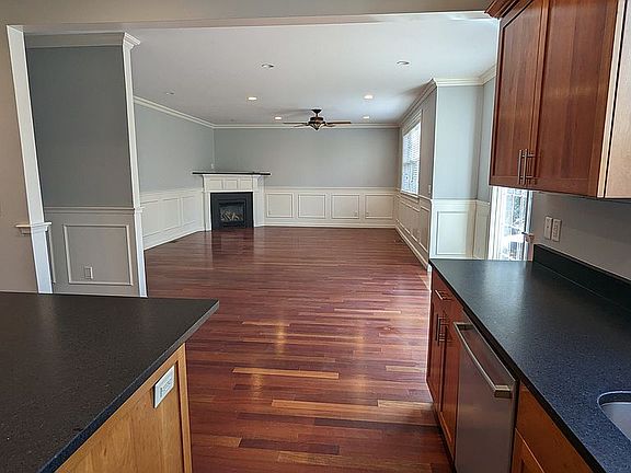 3rd image of 22 Willet St