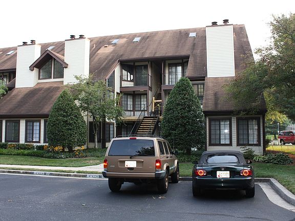 4th image of 1611 E Airy Hill Ct