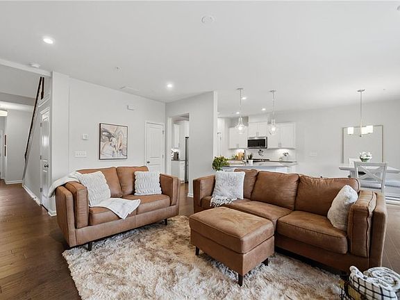 4th image of 218 Ellis Ln