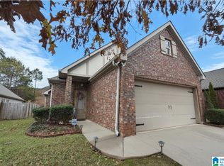 2712 Oxmoor Glen Dr, Birmingham, AL 35211