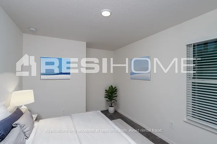 1426 Rila St SE — Photo 9