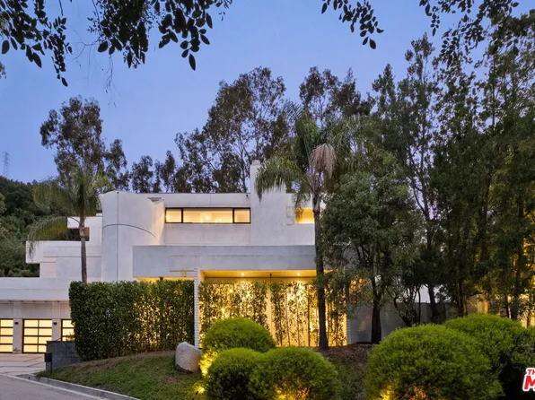 11210 Briarcliff Ln, Studio City, CA 91604