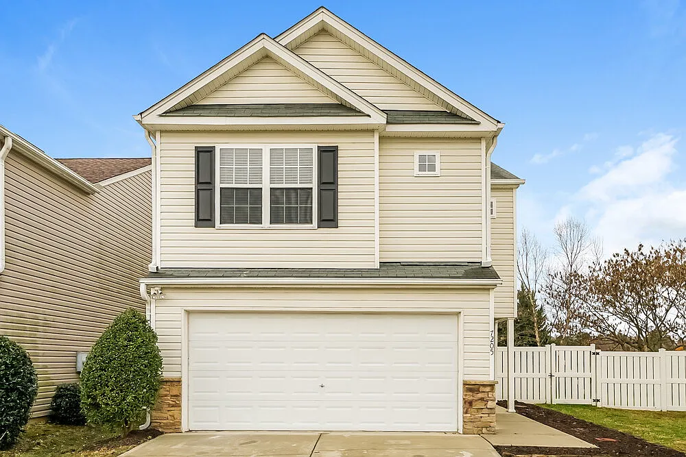 3 bed, 2.5 bath, 1449 sqft, $2,020 — Photo 1