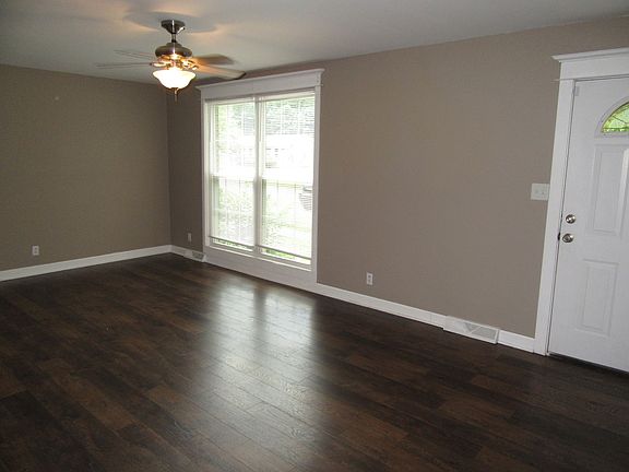 5th image of 404 Christopher Dr