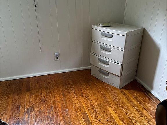 4th image of 10304 Lord Dr