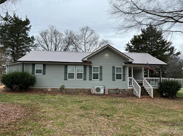 1989 Sigman St, Hickory, NC 28602