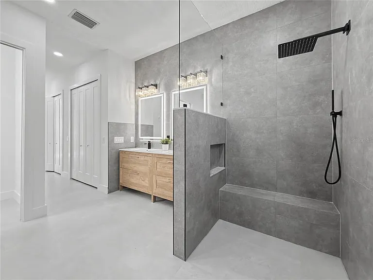 14687 Lillian Cir — Photo 20