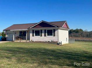 11 Apple Blossom Ln, Hendersonville, NC 28792