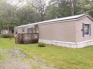 105 Middle Rd, Greentown, PA 18426