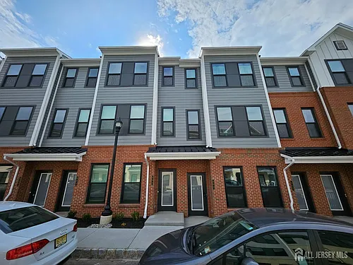 605 Parker Blvd Photo 1