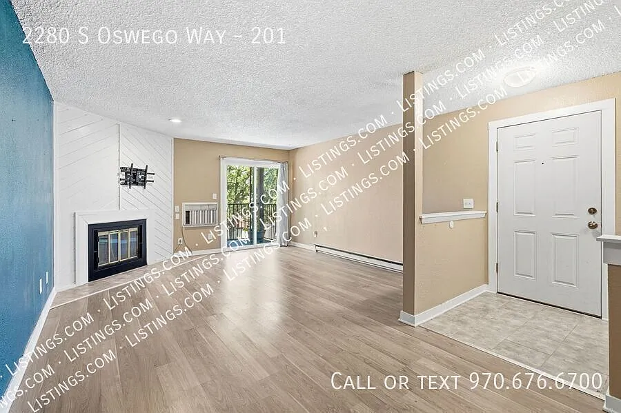 Move in Ready 2bed 2bath in Cherry Creek Schools — Photo 3