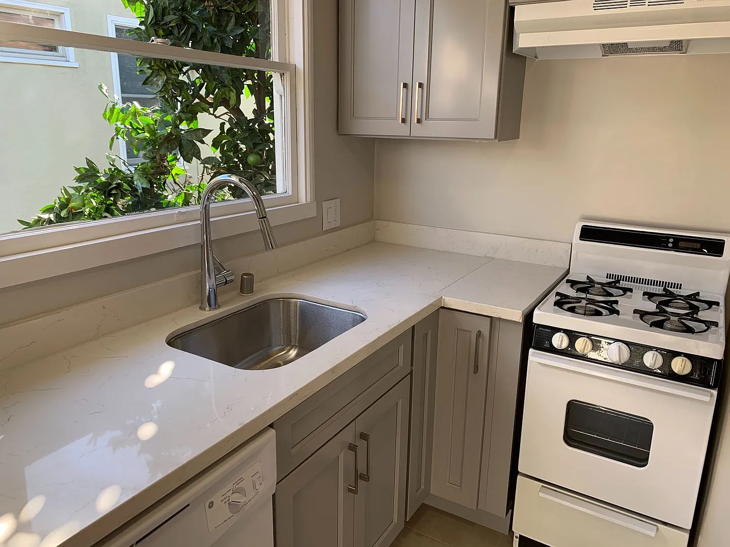 Ewing 1513 Berkeley Way — Photo 4