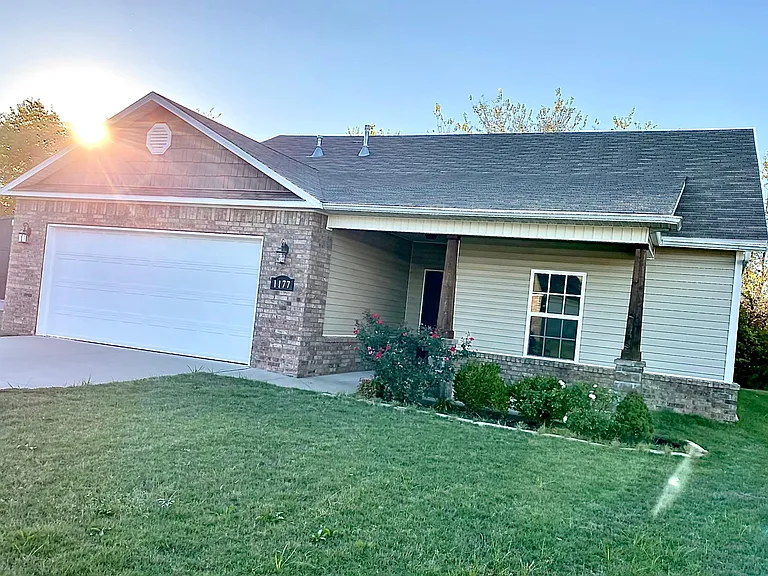 1177 S Springfield Dr — Photo 1