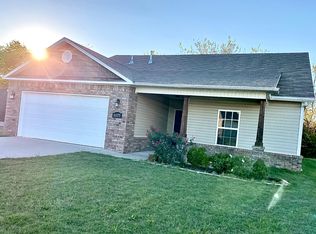 1177 S Springfield Dr, Fayetteville, AR 72704