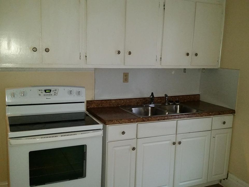 1st image of 567 W Elm St