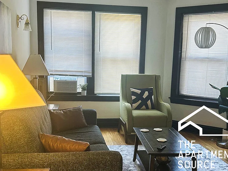 1915 W Larchmont Ave #2 — Photo 14