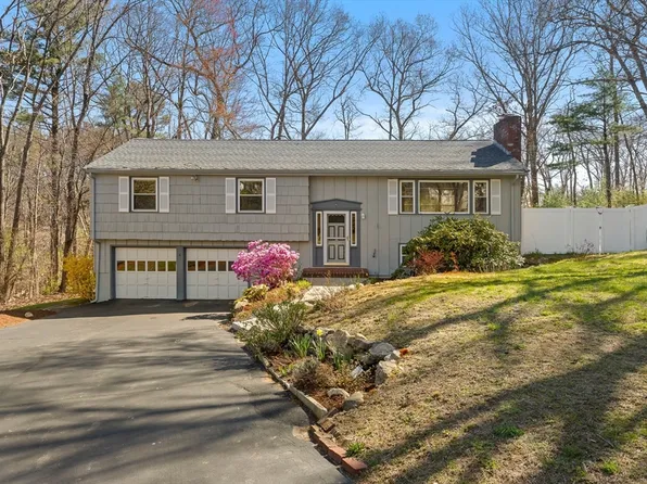 6 Embassy Ln, Andover, MA 01810