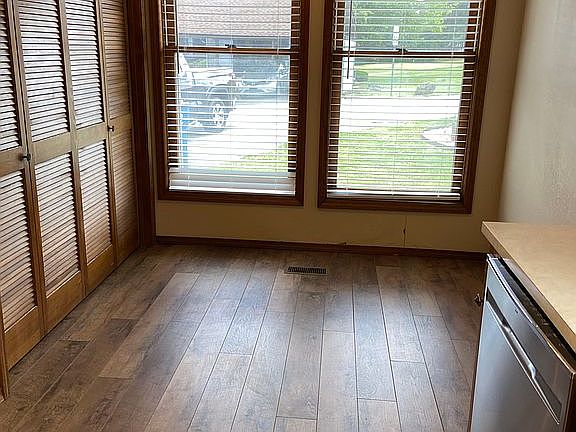 3rd image of 1 Melinda Ln