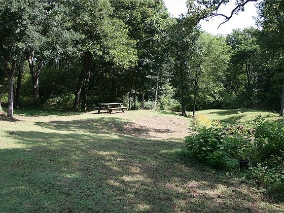 4th image of 172 Alum Creek Dr