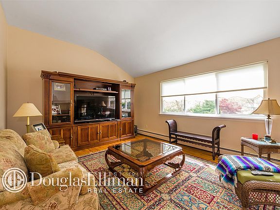 4th image of 1 Windgate Ct