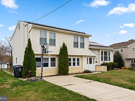 2nd image of 208 Pelham Rd S