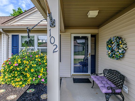 4th image of 102 Fountain Way #102