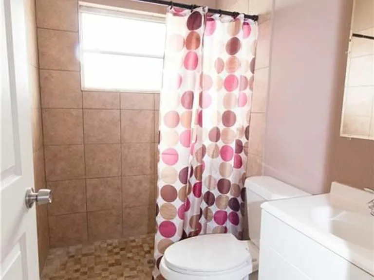 335 S Barbara St — Photo 12