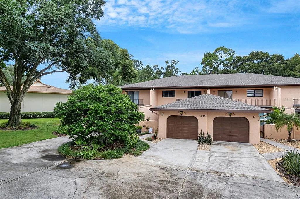 2 bed, 2.5 bath, 2288 sqft, $2,100 — Photo 3