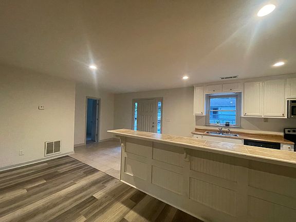 5th image of 218 Colonial Hills Rd #B