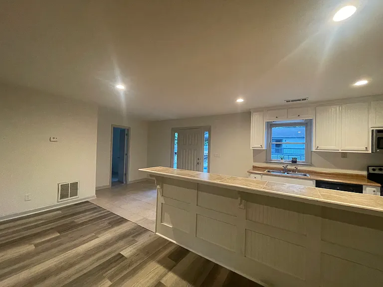 218 Colonial Hills Rd #B — Photo 5