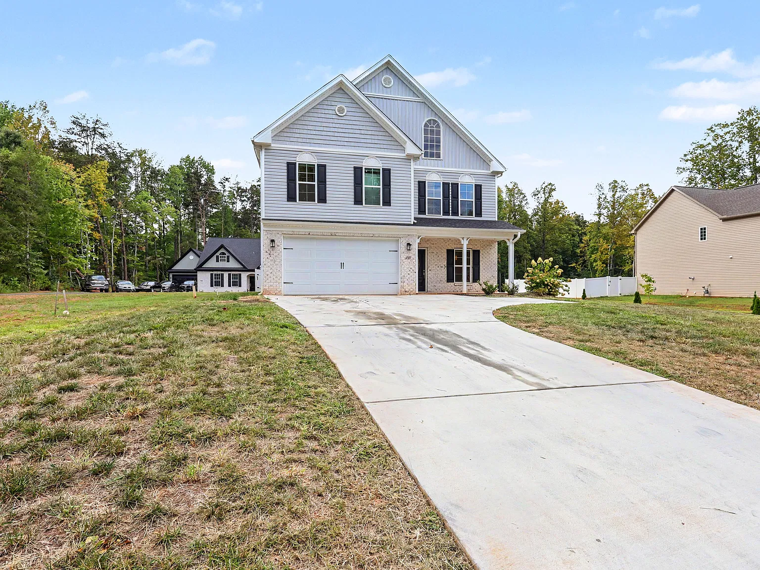 5 bed, 2754 sqft, $2,900 — Photo 2