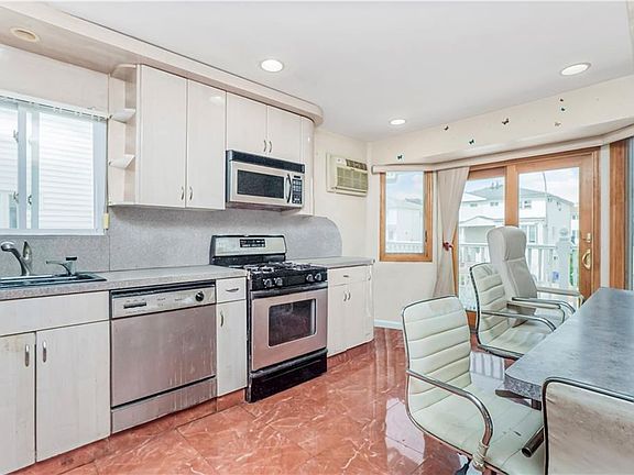 3rd image of 2428 E 71st St