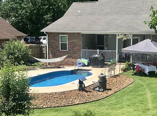 907 Raintree Ct, Siloam Springs, AR 72761